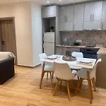Milies Creekside Apartment *