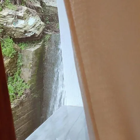 Milies Creekside * Miléai